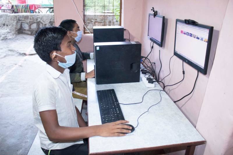 children taking online class