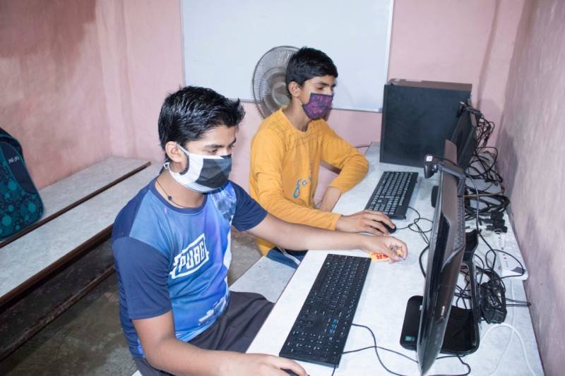 slum children taking online class